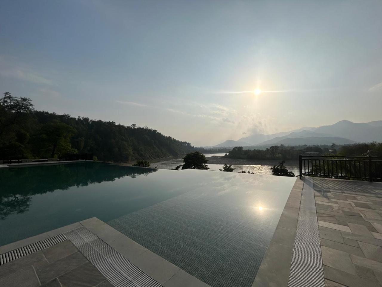 Regenta Resort & Spa By Riverside, Chitwan Exterior foto