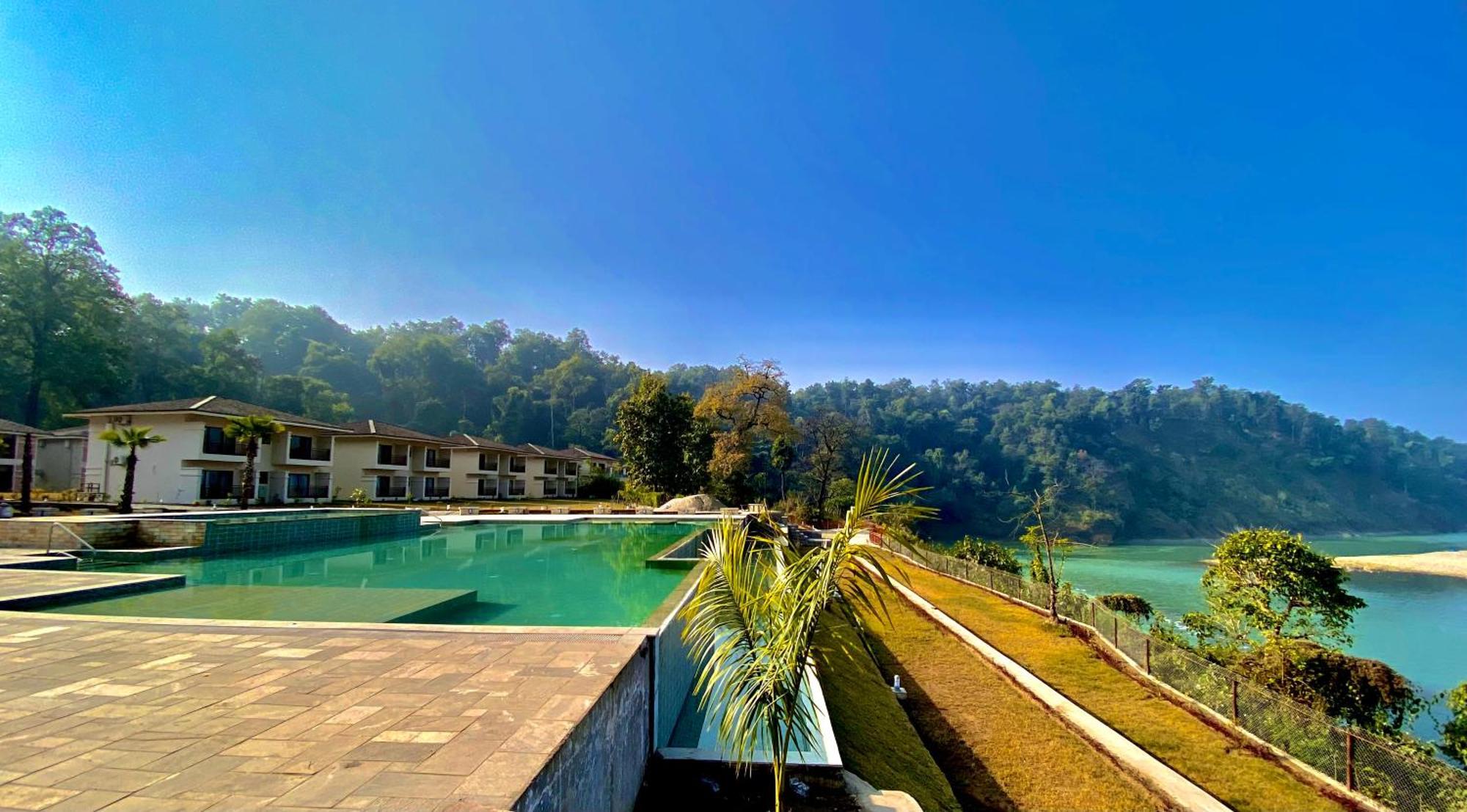 Regenta Resort & Spa By Riverside, Chitwan Exterior foto