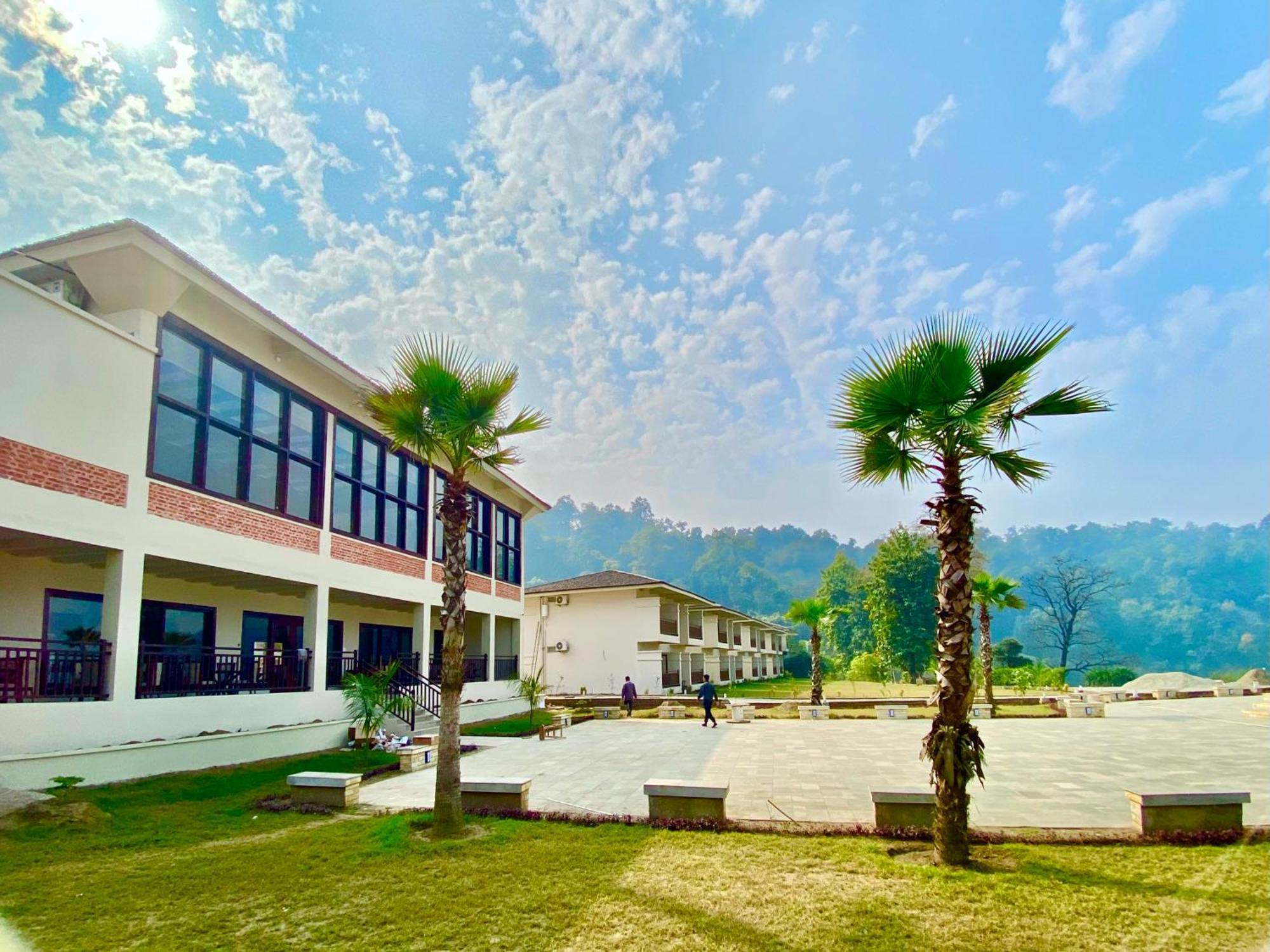 Regenta Resort & Spa By Riverside, Chitwan Exterior foto