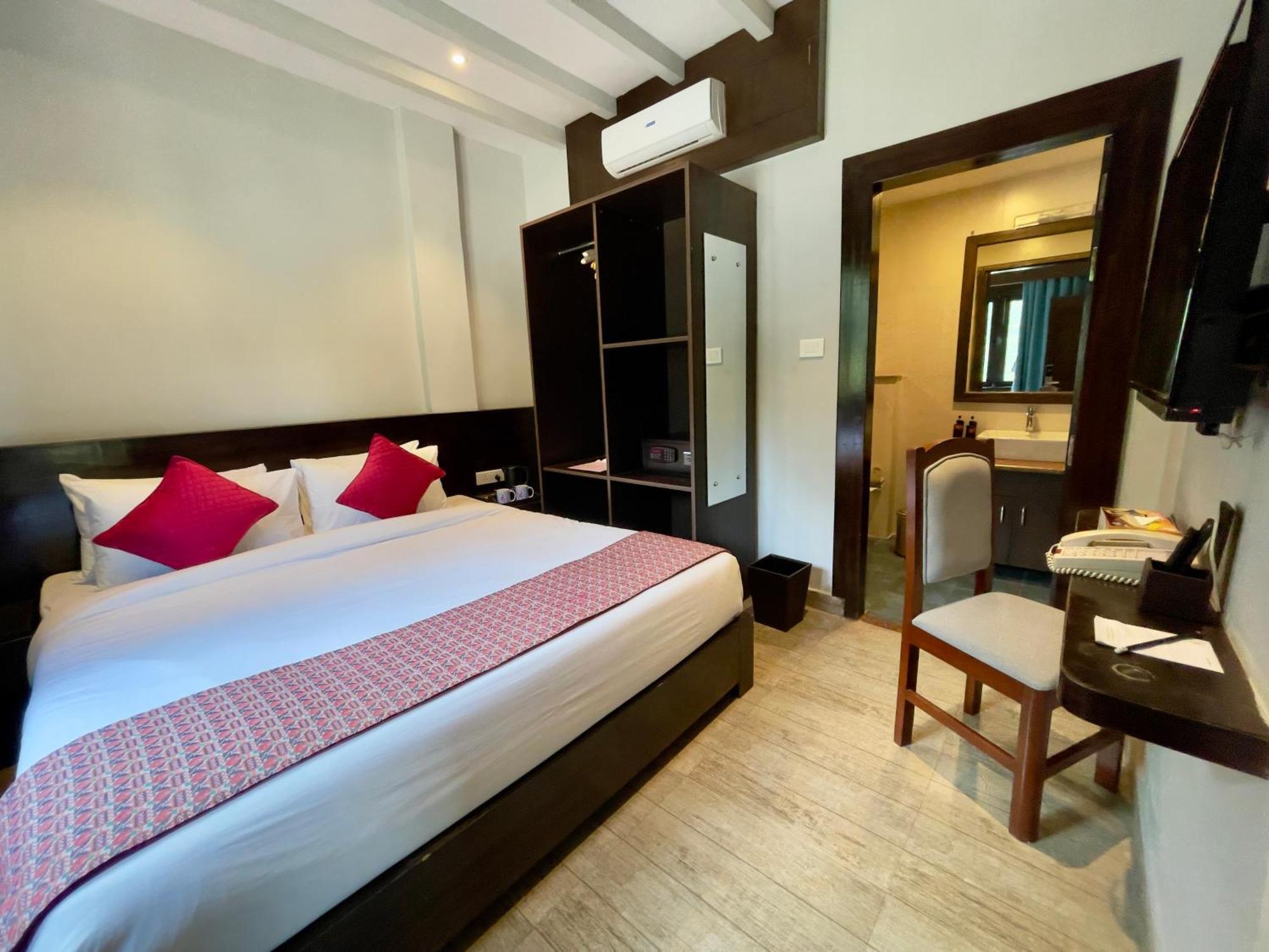 Regenta Resort & Spa By Riverside, Chitwan Exterior foto