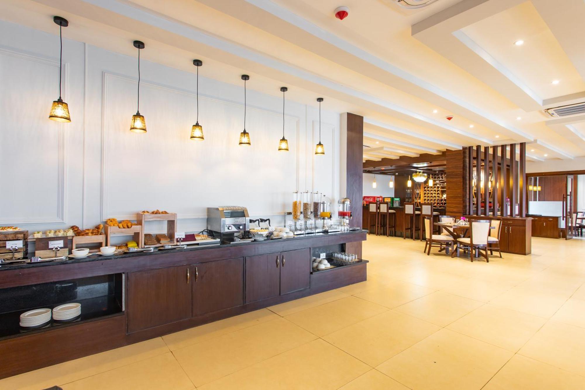 Regenta Resort & Spa By Riverside, Chitwan Exterior foto