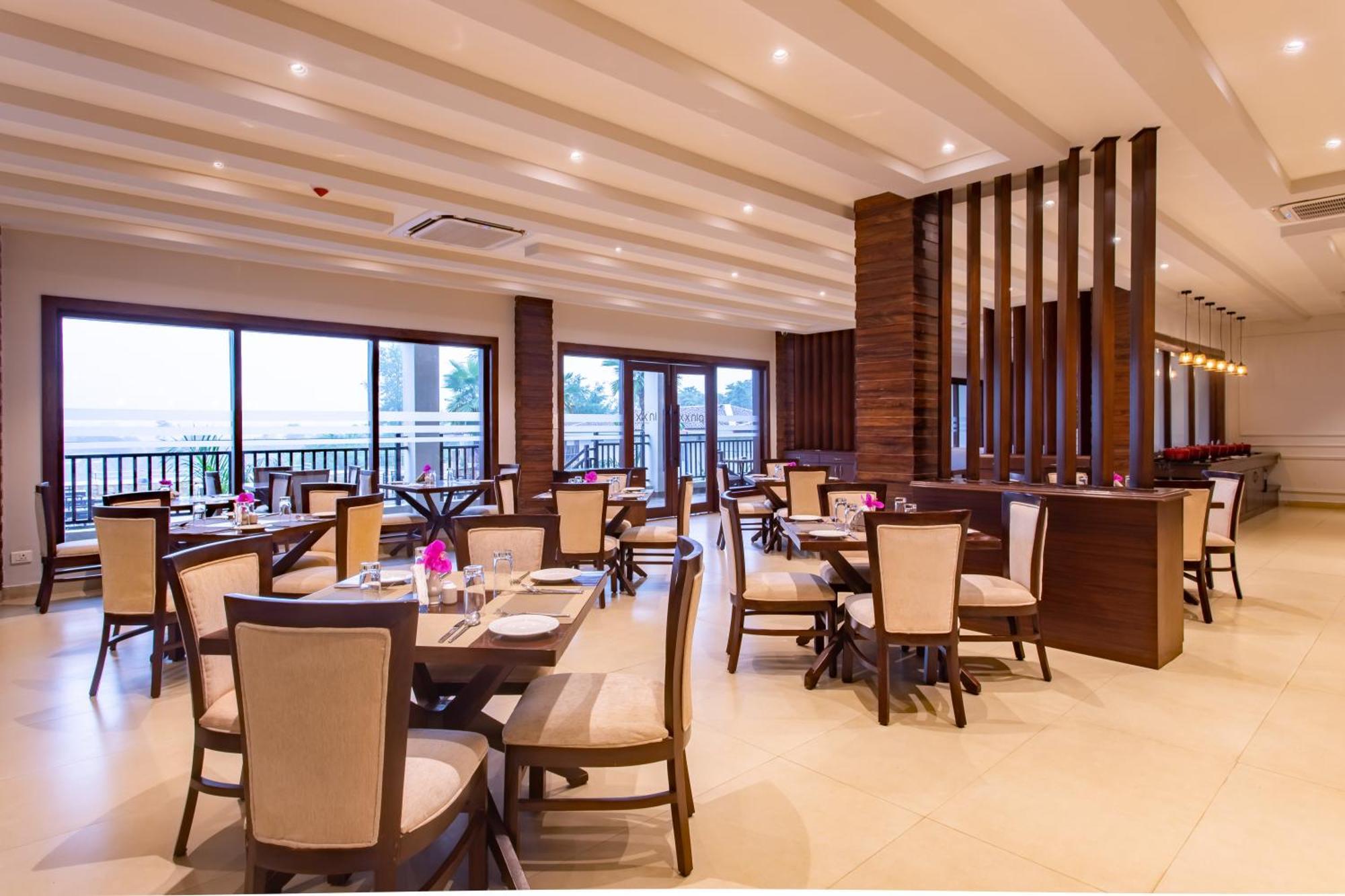 Regenta Resort & Spa By Riverside, Chitwan Exterior foto